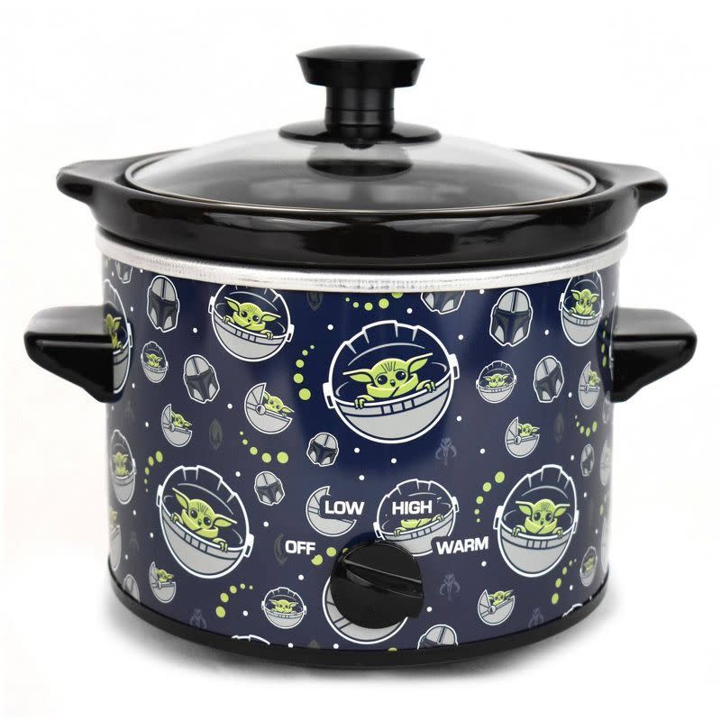 42) Star Wars Mandalorian 2-Quart Slow Cooker