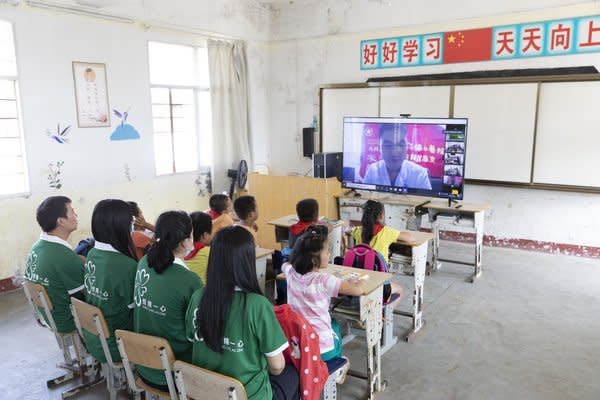 武漢恒隆廣場義工隊與當地協和醫院合作，為偏遠山區的學生 舉行線上防疫知識小講堂