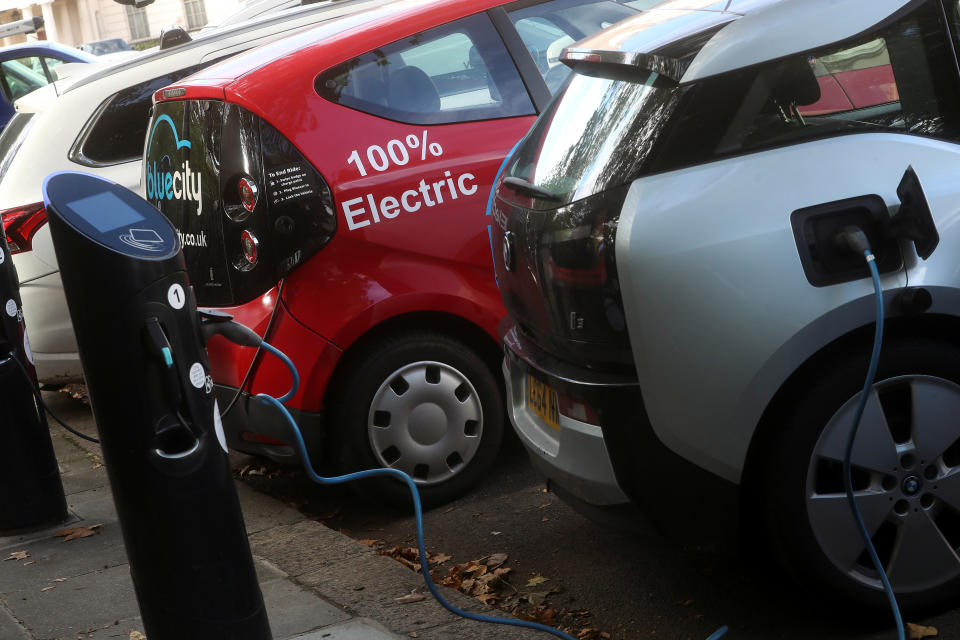 Electric vehicles are charged at Source power points in London, Britain, October 19, 2018. REUTERS/Simon Dawson