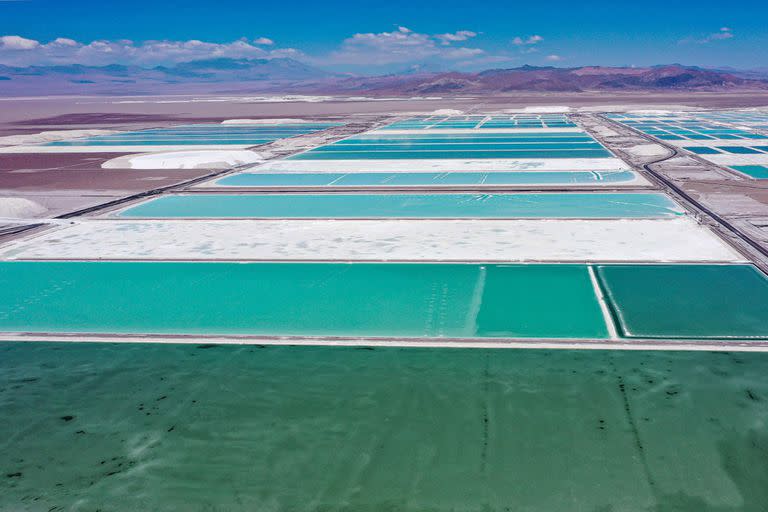 Aerial view of brine ponds and processing areas of the lithium mine of the Chilean company SQM (Sociedad Quimica Minera) in the Atacama Desert, Calama, Chile, on September 12, 2022. - The turquoise glimmer of open-air pools meets the dazzling white of a seemingly endless salt desert where hope and disillusionment collide in Latin America's "lithium triangle." A key component of batteries used in electric cars, demand has exploded for the "white gold" found in Argentina, Bolivia and Chile in quantities larger than anywhere else in the world. (Photo by Martin BERNETTI / AFP)