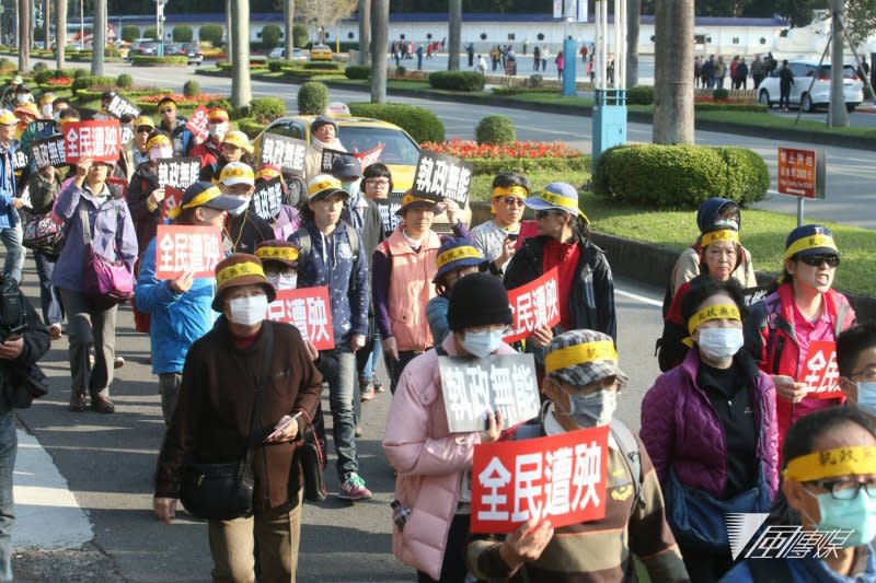 2017-01-22-年金改革國是會議-軍公教團體場外抗議-陳明仁攝 