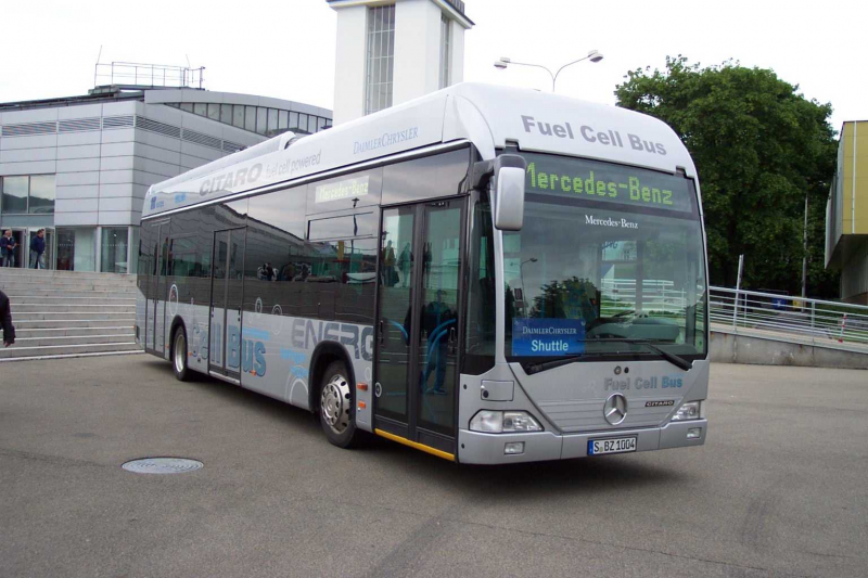 歐、美、日也有數家知名汽車商開發氫能車，圖為 Mercedes-Benz O530 Citaro 在捷克共和國布爾諾市，由氫燃料電池供電。(圖／擷取自維基百科)