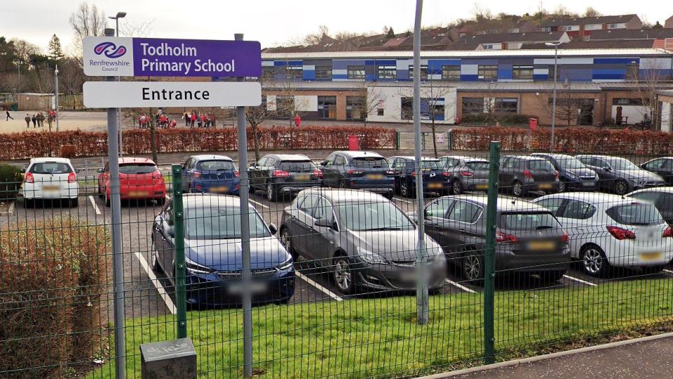 Todholm Primary has been forced to close due to a suspected omicron outbreak (Google)