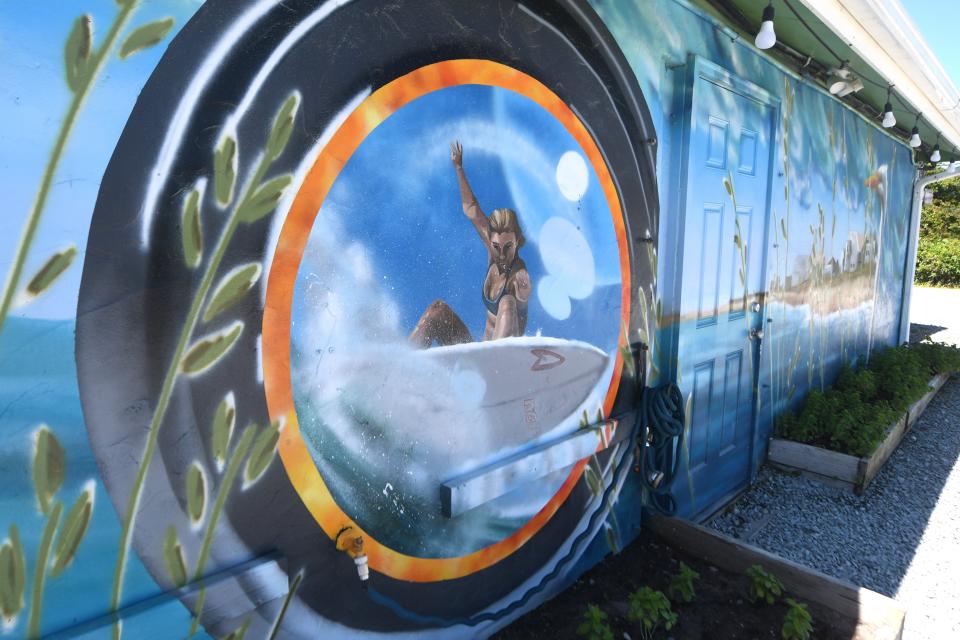 The "Surf & See" mural on the side of The Veggie Wagon at 608 S. Lake Park Blvd. is one of the numerous murals throughout Carolina Beach.     [MATT BORN/STARNEWS]
