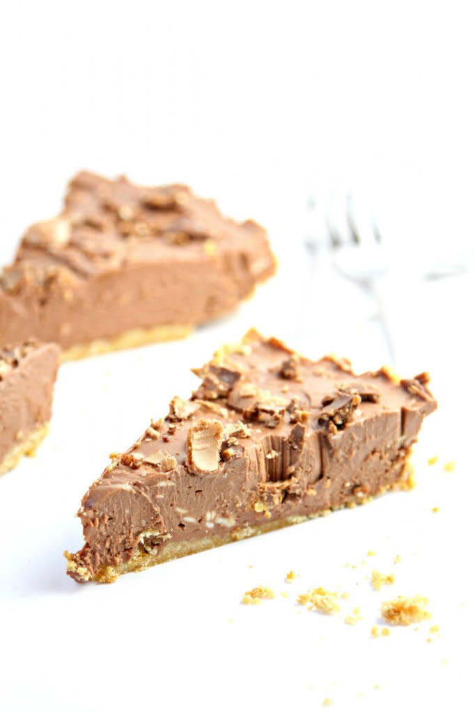 <strong>Get the <a href="http://www.bellalimento.com/2014/08/08/no-bake-nutella-cheesecake/" target="_blank">No Bake Nutella Cheesecake recipe</a> from Bell'Alimento</strong>