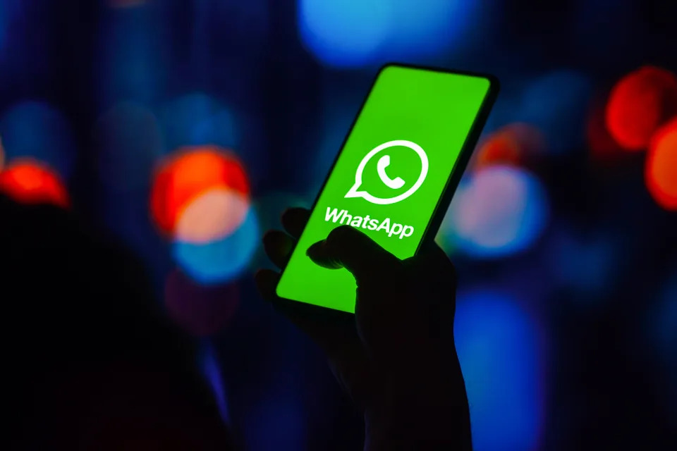 BRAZIL - 2022/10/17: In this photo illustration, the WhatsApp logo is displayed on a smartphone screen. (Photo Illustration by Rafael Henrique/SOPA Images/LightRocket via Getty Images)