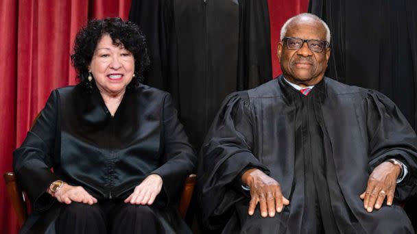 PHOTO: Associate Justice Sonia Sotomayor, left, and Associate Justice Clarence Thomas during the formal group photograph at the Supreme Court in Washington, DC, Oct. 7, 2022. (Eric Lee/Bloomberg via Getty Images)