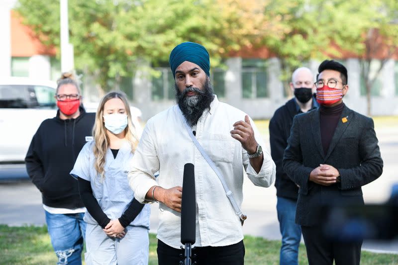 NDP leader Jagmeet Singh visits healthcare workers in Edmonton