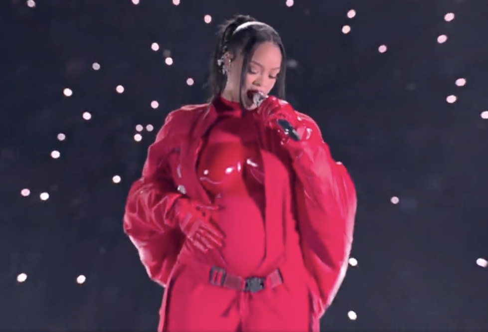 Rihanna CONFIRMS Pregnancy Following Epic Super Bowl Halftime Show - That  Grape Juice