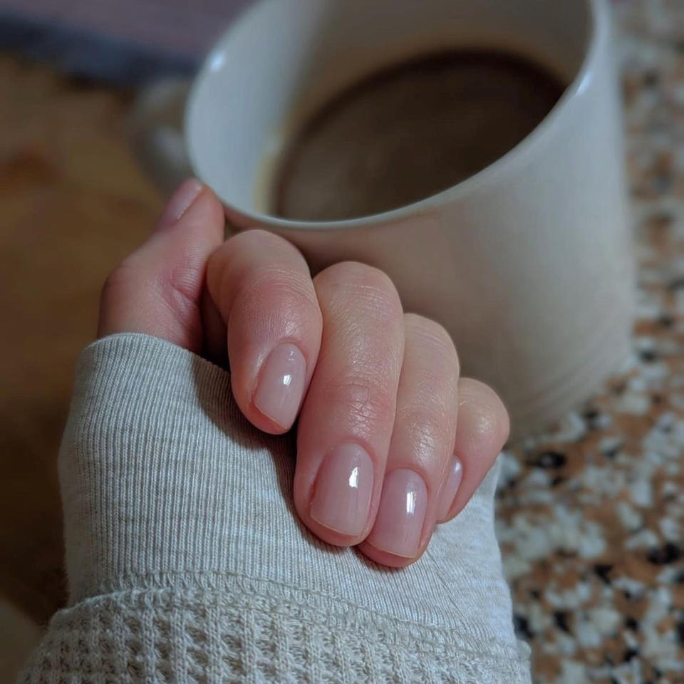 Clean girl nails en rose translucide