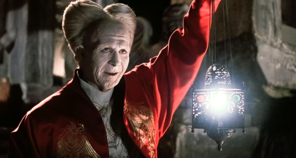 USA. Gary Oldman   in a scene from the (C)Columbia Pictures  film : Bram Stoker's Dracula (1992). Plot: The centuries old vampire Count Dracula comes to England to seduce his barrister Jonathan Harker's fiancŽe Mina Murray and inflict havoc in the foreign land.  Ref:  LMK110-J6917-10221 Supplied by LMKMEDIA. Editorial Only. Landmark Media is not the copyright owner of these Film or TV stills but provides a service only for recognised Media outlets. pictures@lmkmedia.com