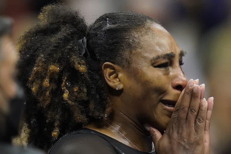 La emoción de Serena Williams tras caer contra la australiana Ajla Tomljanovic en la tercera rueda del US Open, en su despedida del tenis