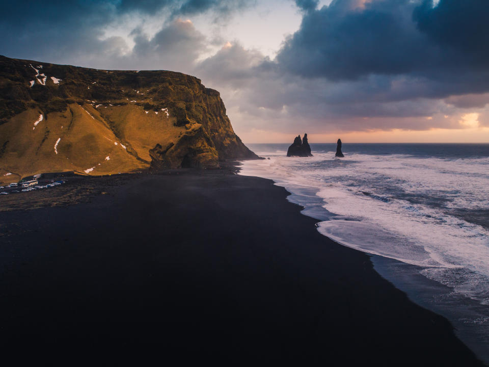 Picture of Reynisfjara Beach in Iceland, where a group of tourists found themselves in danger when they didn't listen to their tour guide.