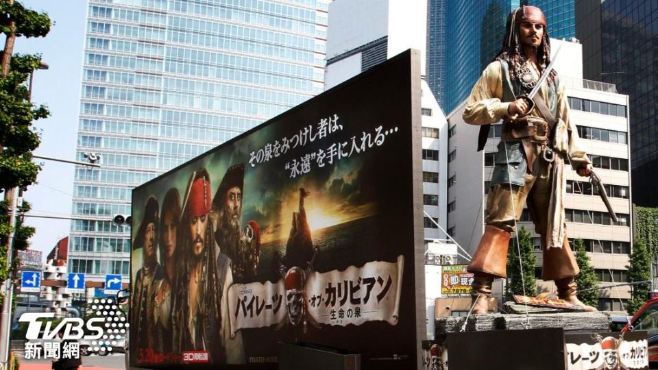 《神鬼奇航》電影與主角傑克船長在日本宣傳。（圖/達志影戲美聯社）