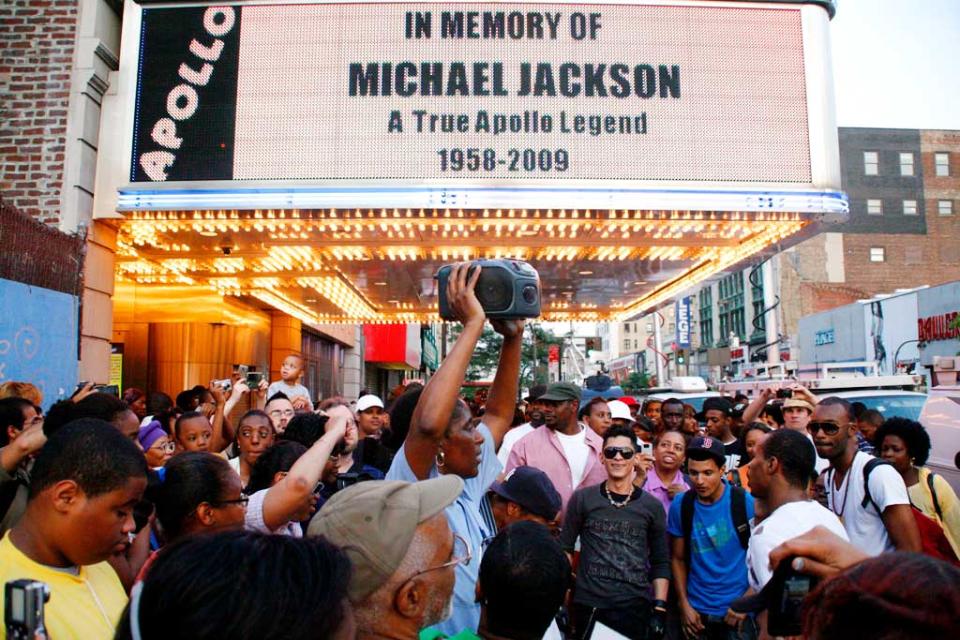 J Ackson Michael Fans Mourn