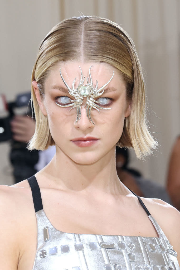 The contacts ALONE qualify Hunter for this list, but the headpiece (facepiece?) makes her metallic, sci-fi Prada look truly out of this world. 