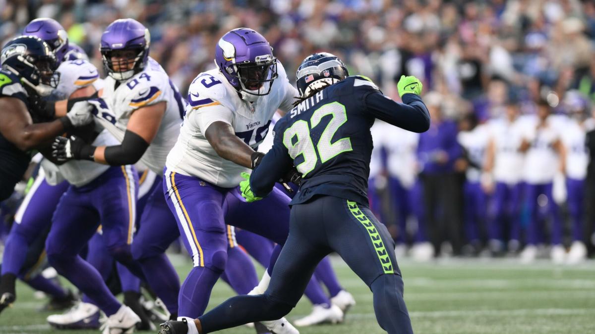 Seahawks Waiving OLB Tyreke Smith 