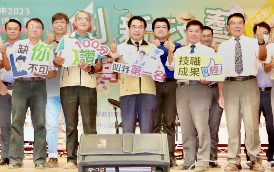 台南技職博覽會登場，市長黃偉哲參與開幕式。（記者張淑娟攝）