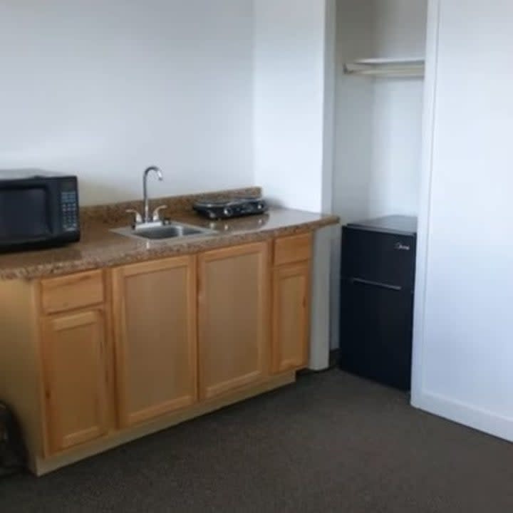 kitchenette in mills, wyoming apartment