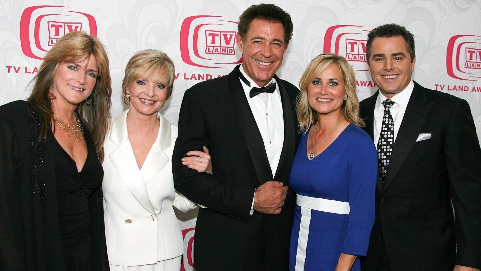 SANTA MONICA, CA - APRIL 14:  (L-R) Actresses Susan Olsen and Florence Henderson, actor Barry Williams, actress Maureen McCormick and actor Christopher Knight pose backstage at the 5th Annual TV Land Awards held at Barker Hangar on April 14, 2007 in Santa Monica, California.