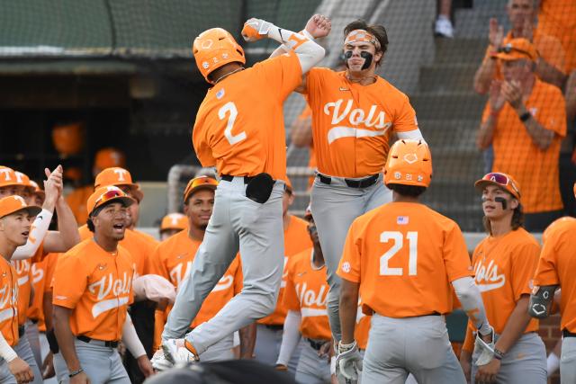 Tennessee baseball one win away from Super Regional after 12-7 win over  Campbell