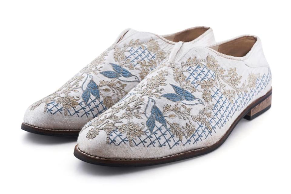 anita dongre, embroidered shoes, white embroidered shoes, white shoes, flat shoes, lace up women's shoes, spring 2021 trends, spring 2021