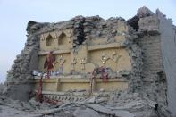 The rubble of a house is seen after it collapsed following the quake in the town of Awaran, southwestern Pakistani province of Baluchistan, September 25, 2013. The death toll from a powerful earthquake in Pakistan rose to at least 208 on Wednesday after hundreds of mud houses collapsed on people in a remote area near the Iranian border, officials said. (REUTERS/Sallah Jan)