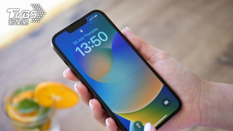 蘋果目前最新版本為iOS 16.2。（示意圖／shutterstock 達志影像）
