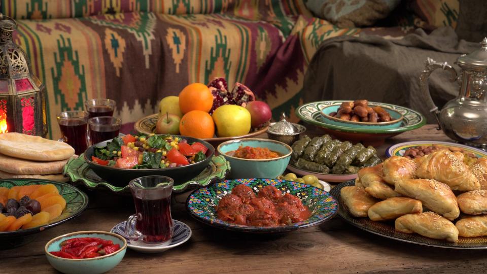 Ici, un repas traditionnel musulman lors de l'Aïd el-Kebir au Moyen-Orient.