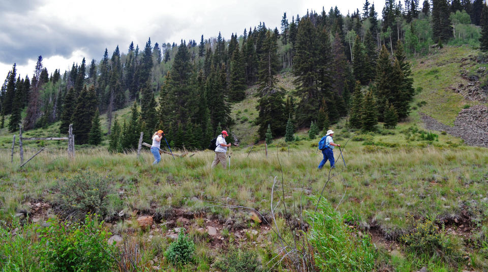 Shelley Carney, Toby Younis and Kevin Carney hike along the Rio de los Pi&ntilde;os. (Photo: Chris D'Angelo/HuffPost)