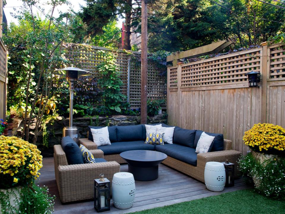 outdoor patio area in someone's backyard