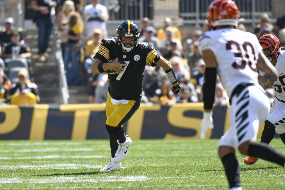 Pittsburgh Steelers quarterback Ben Roethlisberger (7) scrambles as Cincinnati Bengals free safety Jessie Bates (30) closes in during the first half an NFL football game, Sunday, Sept. 26, 2021, in Pittsburgh. (AP Photo/Don Wright)