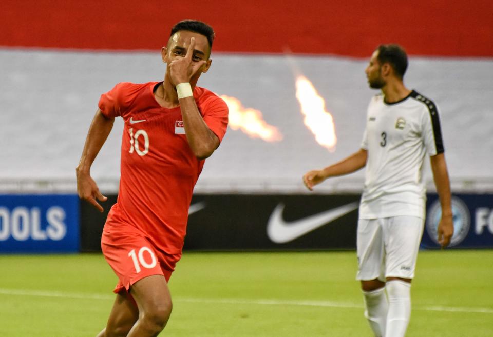 Singapore's Faris Ramli (left) celebrates scoring the Lions' second goal against Yemen in their 2022 World Cup qualifying match at the National Stadium. (PHOTO: Zainal Yahya/Yahoo News Singapore)