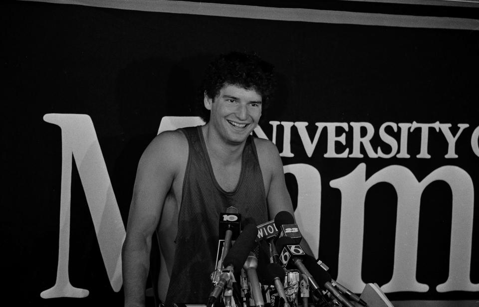 Bernie Kosar announces his decision to go with his hometown favorite, the Cleveland Browns, in the NFL supplemental draft in Miami, April 24, 1985.