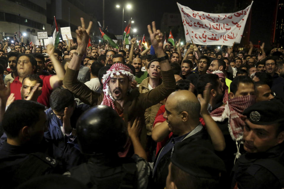 <p>Protesters gather for a demonstration outside the Prime Minister’s office in Amman, early Tuesday, June 5, 2018. (Photo: Raad al-Adayleh/AP) </p>