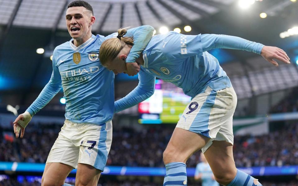 Phil Foden und Erling Haaland feiern