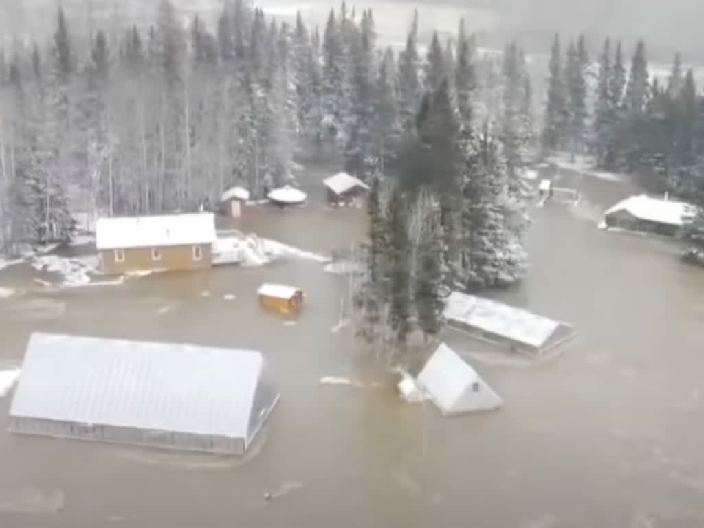 Homes in Hay River, Northwest Territories, are under water due to massive flooding. All 4,000 residents were ordered to evacuate as the flood waters reached the town’s downtown area.  (screengrab)
