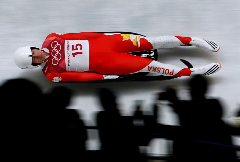 Mateusz Sochowicz made a luge run without his protective visor. (Reuters photo)