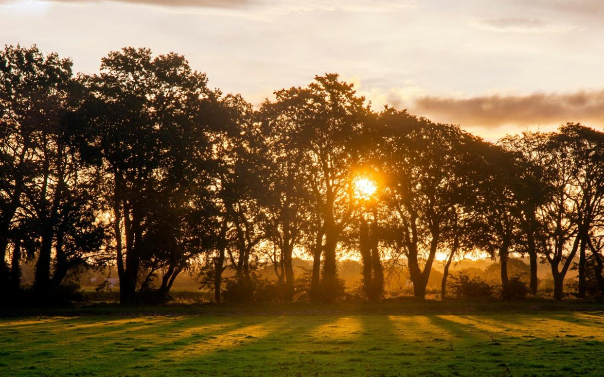 The sun rises in Lancashire - www.alamy.com