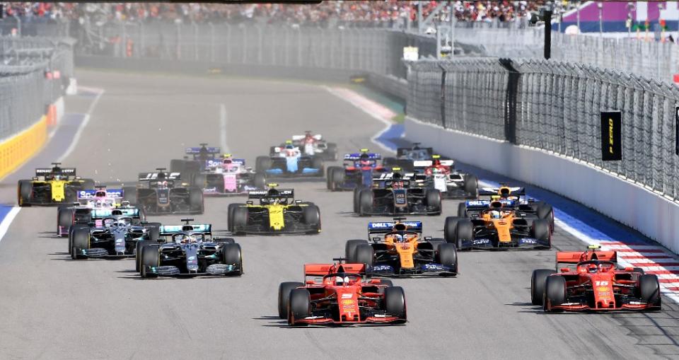 Le classement final de ce Grand Prix de Russie 2019 est le suivant : Hamilton, Bottas, Leclerc, Verstappen, Albon, Sainz Jr, Perez, Norris, Magnussen, Hulkenberg, Stroll, Kvyat, Räikkönen, Gasly, Giovinazzi. (crédit AFP)