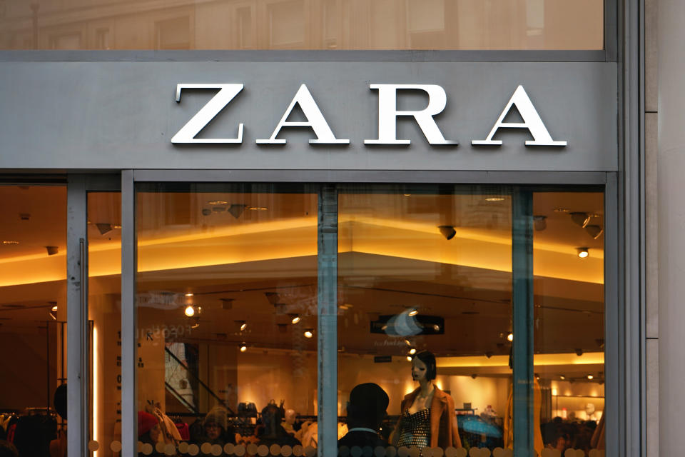 Los productos de Zara son protegidos bajo Green to Wear 2.0; una iniciativa ecológica que busca disminuir el impacto ambiental en la industria textil. Además, la marca desarrolló el proyecto The List de Indietext donde se refuerza el control de calidad sobre los materiales y la higiene aplicada en cada prenda. Foto de Getty Images. 