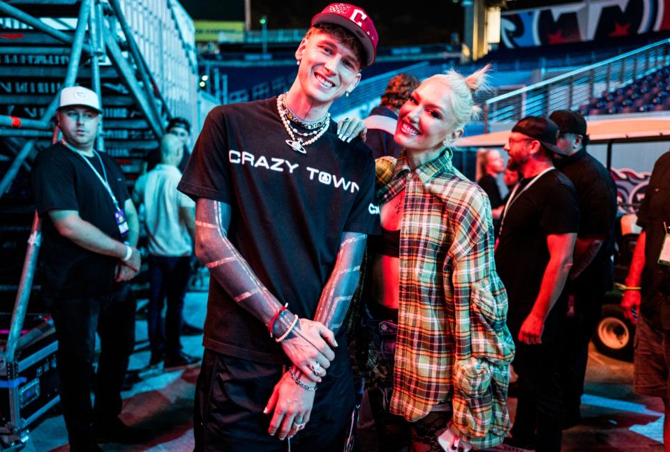 machine gun kelly, gwen stefani, cma fest