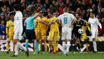 <p>Soccer Football – Champions League Quarter Final Second Leg – Real Madrid vs Juventus – Santiago Bernabeu, Madrid, Spain – April 11, 2018 Referee Michael Oliver sends off Juventus’ Gianluigi Buffon after he awarded a penalty to Real Madrid REUTERS/Paul Hanna </p>