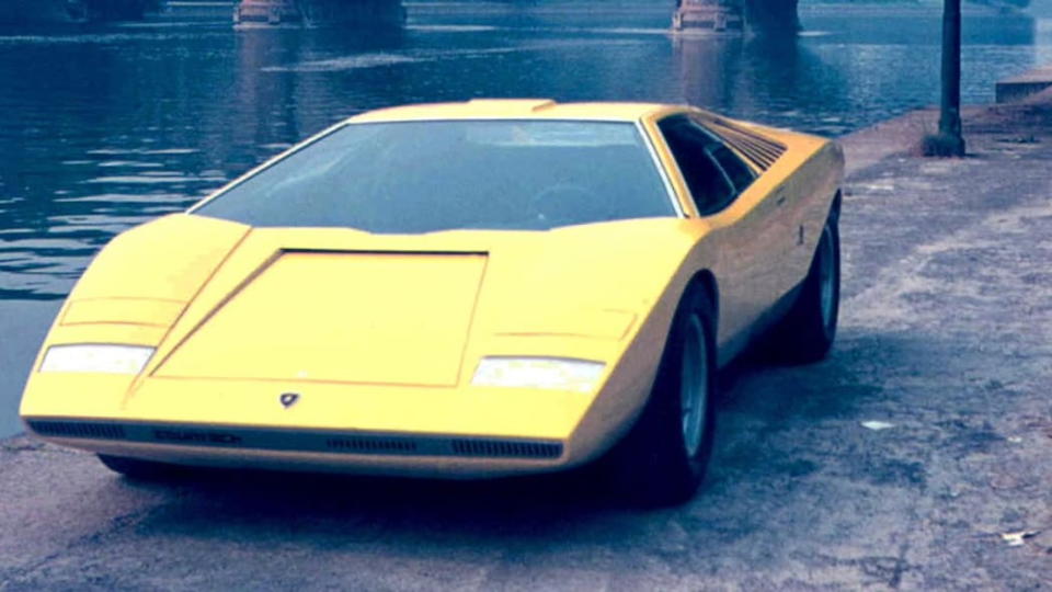 圖／Lamborghini Countach LP500在1971年日內瓦車展初次亮相，當時在國際間聲名大噪，也成為全球男人心中最夢幻的跑車。