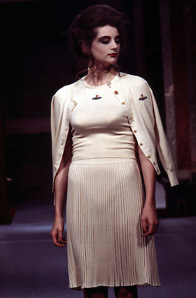 回顧8大Vivienne Westwood傳奇設計！土星標誌起源、王菲著用9寸高跟鞋 /《Nana》集體回憶盔甲戒指