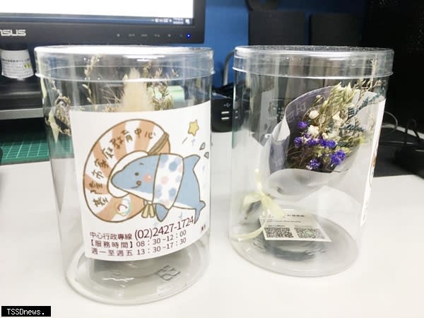 基隆市家庭教育中心吉祥物出現了！海豚「樂樂」要帶給大家活潑熱情與友好！（記者簡麗春攝）