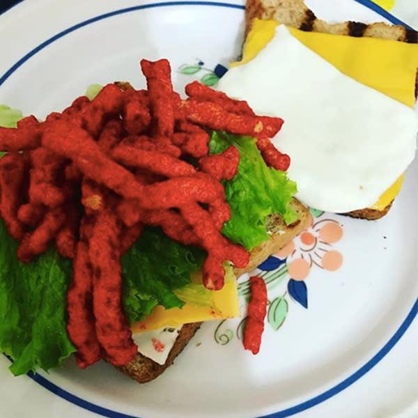 Sándwich con Cheetos picantes, un platillo muy original. Foto: Instagram.com/berygood07