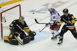 Rangers score 3 early goals, go on to rout Penguins 5-1