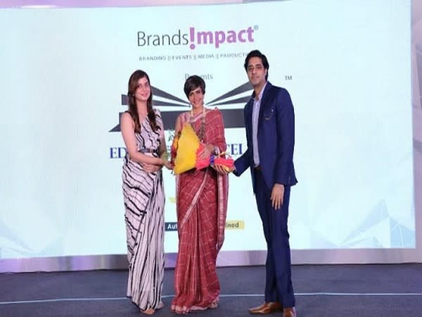 Ankita Singh, Director and Amol Monga, Founder felicitating Mandira Bedi