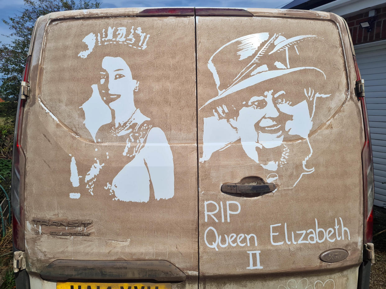 Rickys amazing muddy van art tribute to the late queen that has passed)  An artist has created a unique tribute to Queen Elizabeth II using nothing other than mud! Ricky Minns, 47, has been producing art for approximately 17 years now, but states his work has become more elaborate over time.Ruddy, as he's more commonly known, revealed the piece - on the back of his van - took him six hours to create using his own special recipe of mud to avoid scratching.Upon hearing the news of the Queen's death, Ruddy felt he 'had to' do a tribute for the late monarch.SEE CATERS COPY